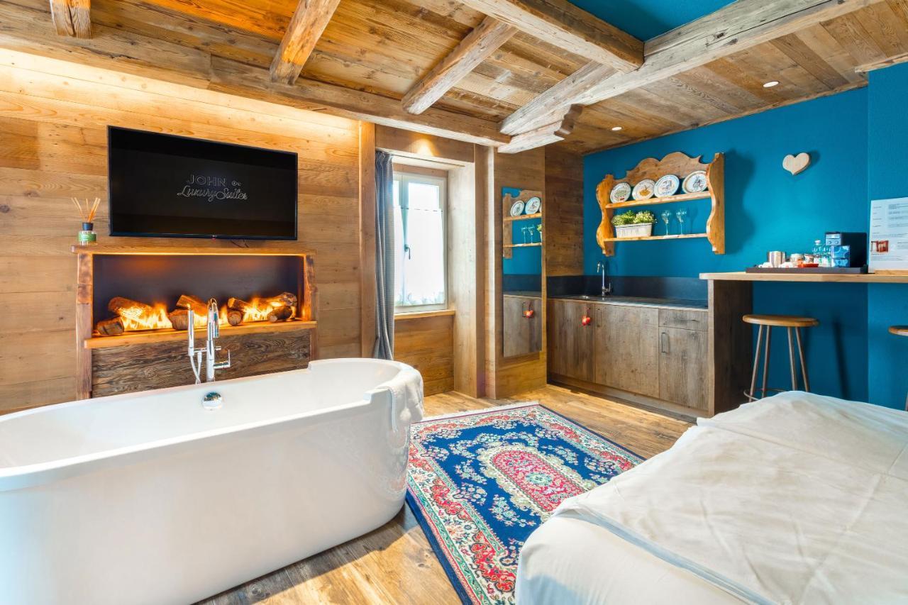 John Luxury Suites Фолгария Екстериор снимка
