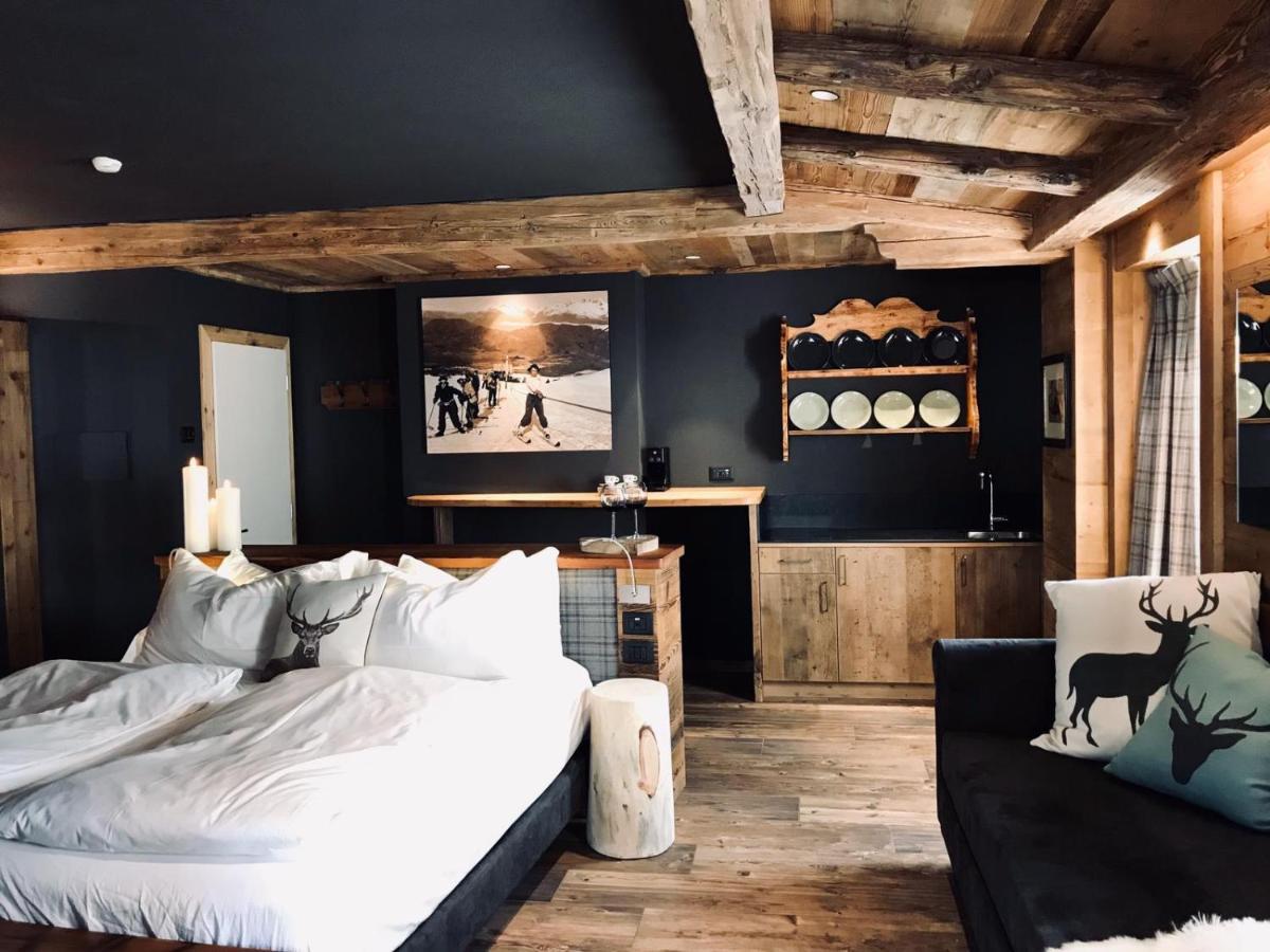 John Luxury Suites Фолгария Екстериор снимка
